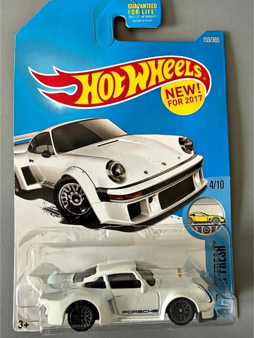 Hot Wheels Porsche 934.5 White & Black 1:64